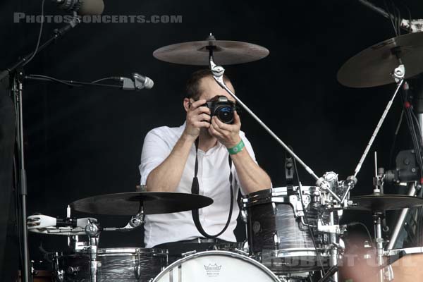 ANNA CALVI - 2014-08-15 - SAINT MALO - Fort de St Pere - 